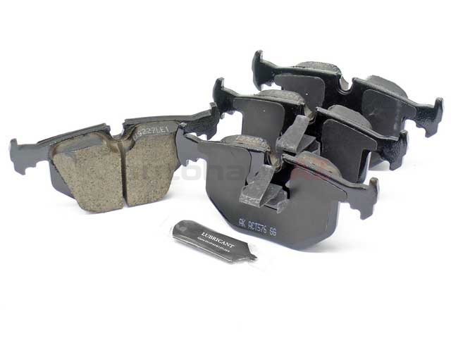 D8683EUR Akebono Euro Brake Pad Set; Rear